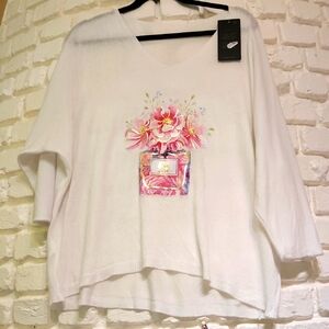 NT By Amati Made In Italy White Light Knit Top No. 5 Perfume Floral Graphic New